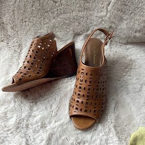 TOMMY BAHAMA "Cayman" Slingback Wedges